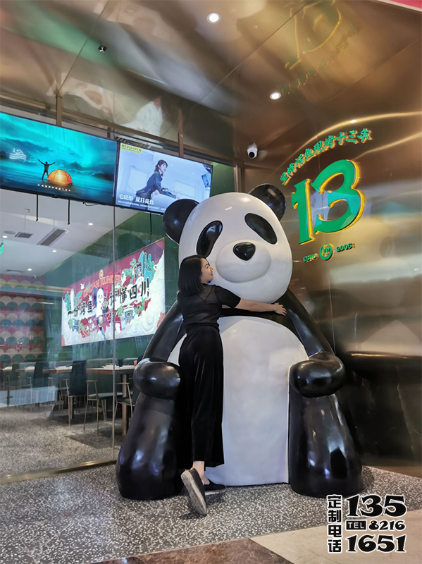廣場(chǎng)中心擺放大型玻璃鋼仿真熊貓雕塑 廣場(chǎng)中心擺放大型玻璃鋼仿真熊貓雕塑