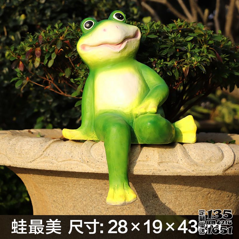 公園坐姿彩繪玻璃鋼青蛙雕塑 公園坐姿彩繪玻璃鋼青蛙雕塑