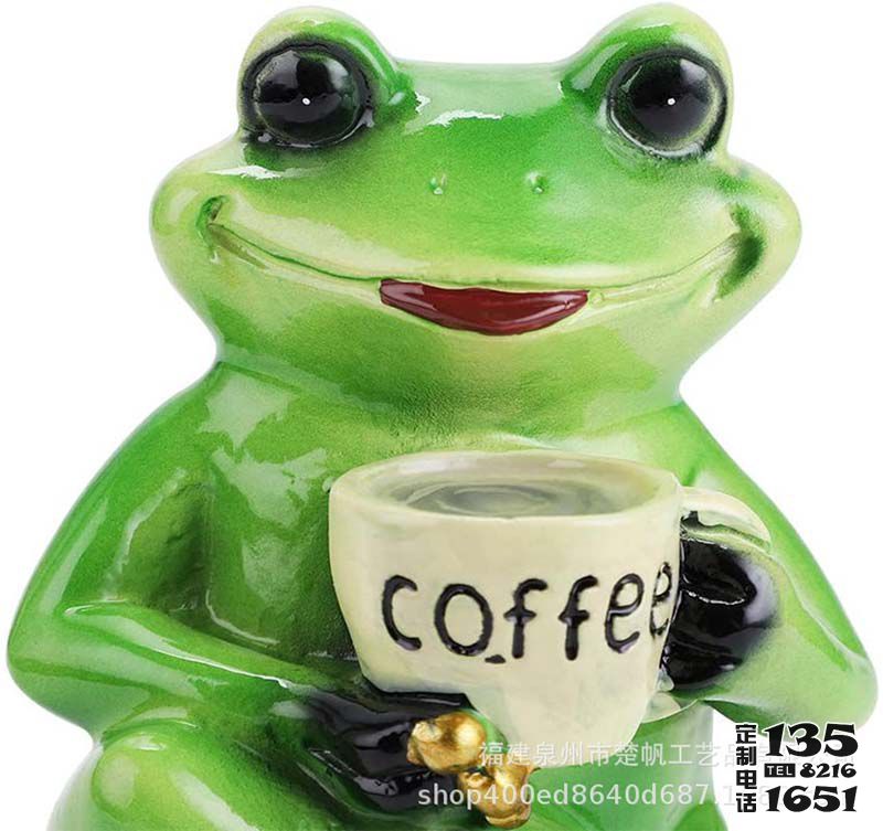 校園一只喝咖啡的玻璃鋼彩繪青蛙雕塑 校園一只喝咖啡的玻璃鋼彩繪青蛙雕塑