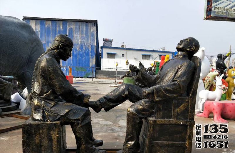 景區(qū)街道給人修腳民俗生活場(chǎng)景玻璃鋼仿銅人物雕塑 景區(qū)街道給人修腳民俗生活場(chǎng)景玻璃鋼仿銅人物雕塑