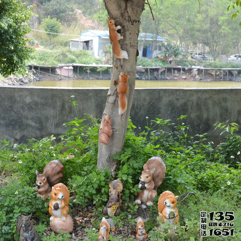 園林景區(qū)一群玻璃鋼仿真動(dòng)物松鼠雕塑 園林景區(qū)一群玻璃鋼仿真動(dòng)物松鼠雕塑