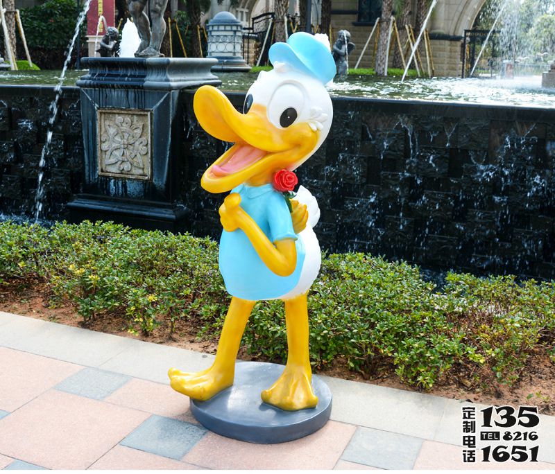 玻璃鋼卡通彩繪唐老鴨雕塑 公園幼兒園裝飾品擺件 玻璃鋼卡通彩繪唐老鴨雕塑 公園幼兒園裝飾品擺件